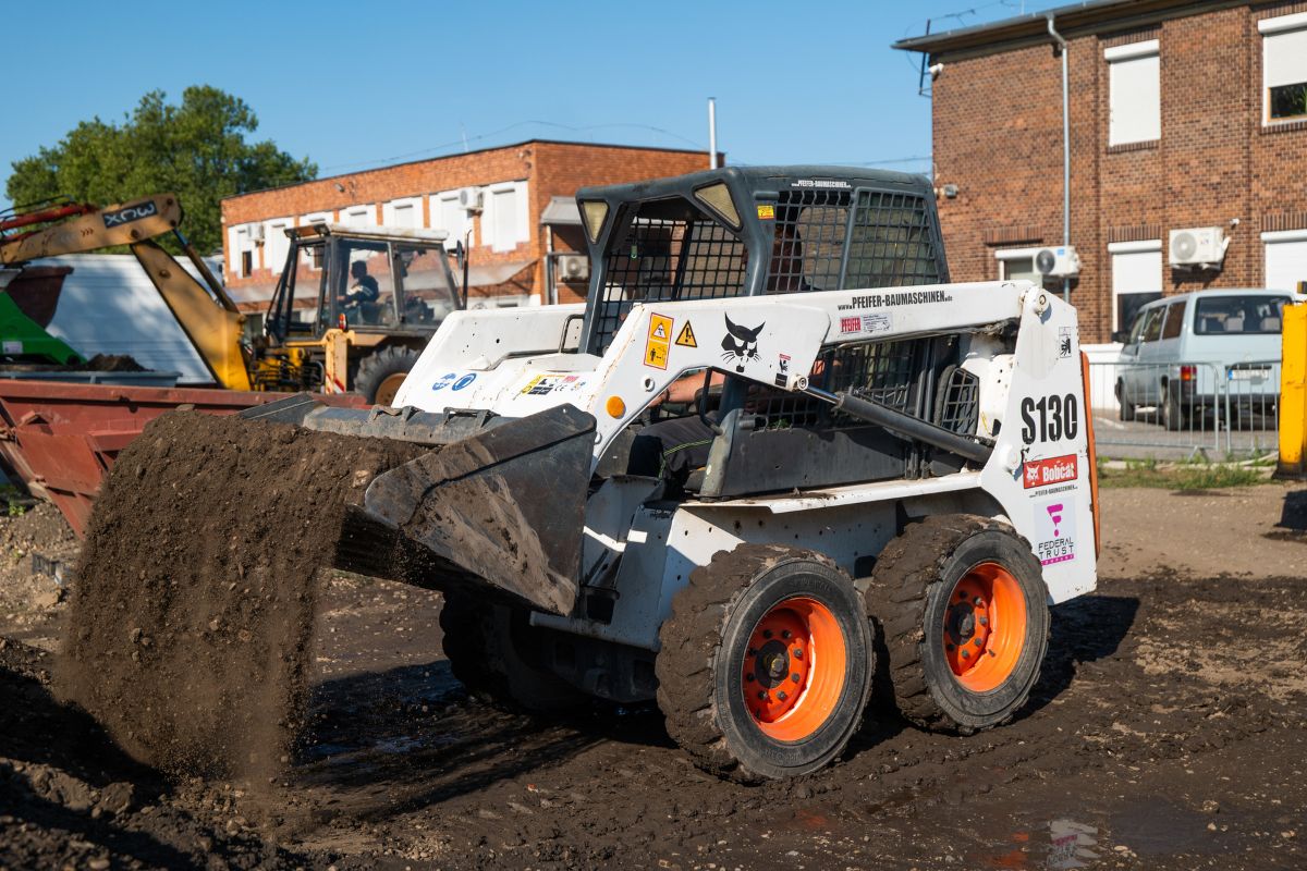 Nehézgépkezelő képzés Bobcat S130 homlokrakodó szállítógép 2025 Budapest FEDERAL Trust gyakorlati oktatás