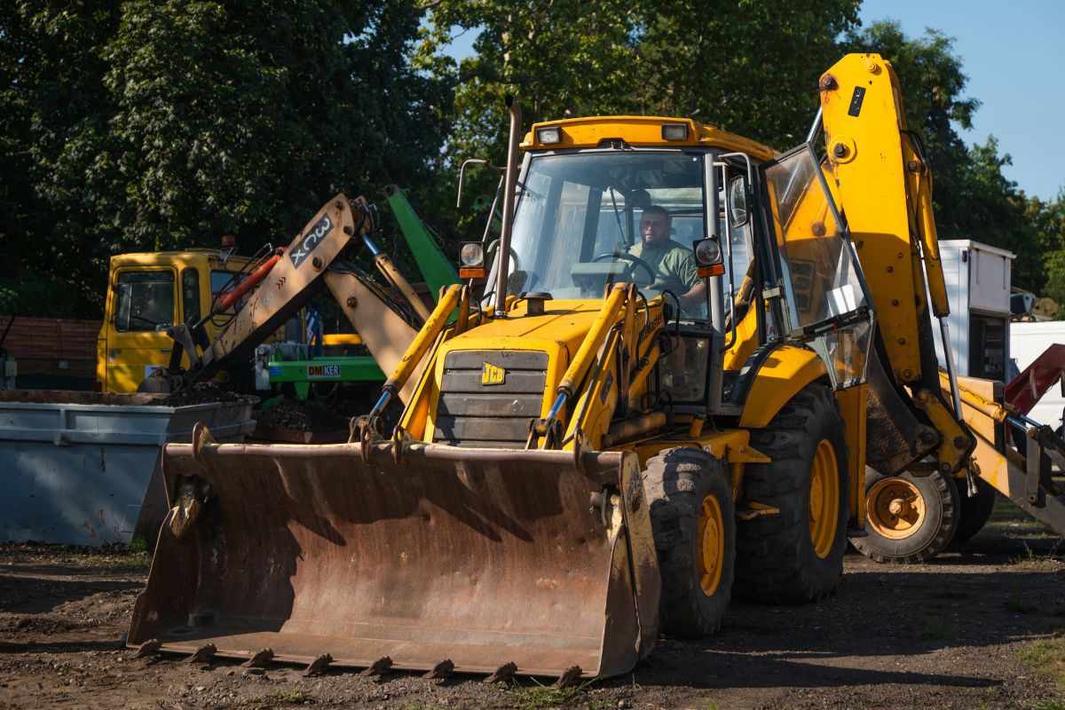 Nehézgépkezelő képzés JCB traktor alapú földmunkagép 2025 Budapest FEDERAL Trust gyakorlati oktatás