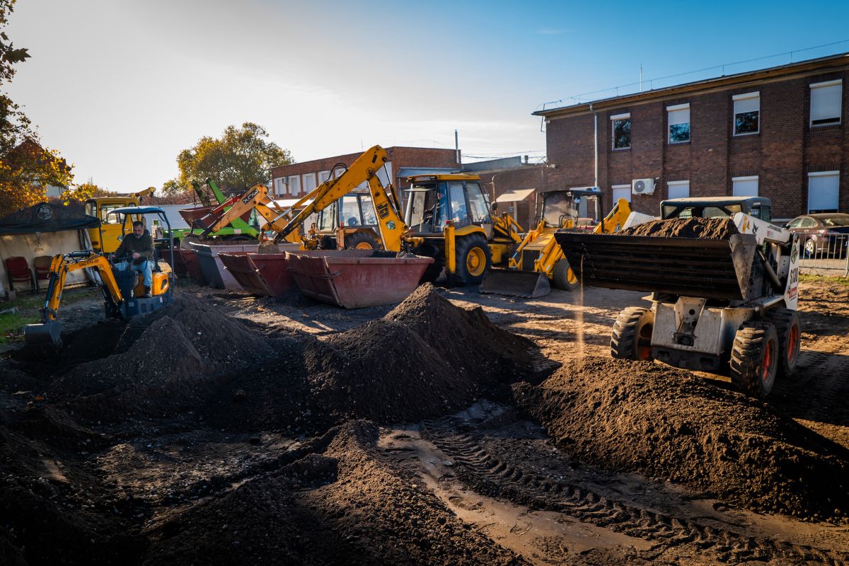 Nehézgépkezelő vizsga gyakorlati vizsgáztatás JCB traktor 2025 Budapest FEDERAL Trust